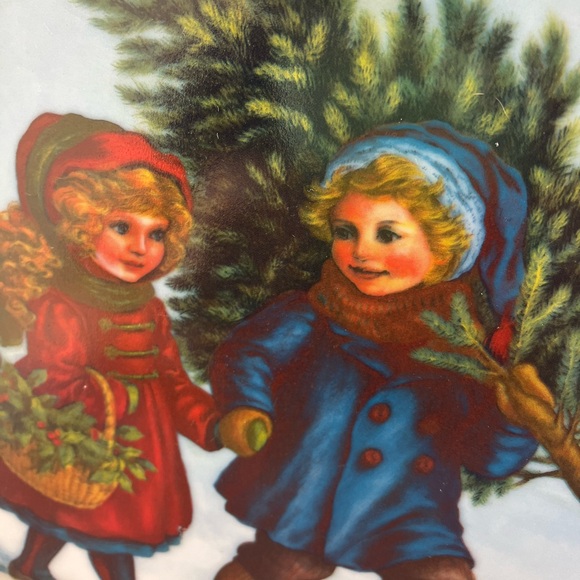 Vintage AVON Christmas 1981 Decorative Plate 22k Gold Trim 9” - Picture 4 of 7